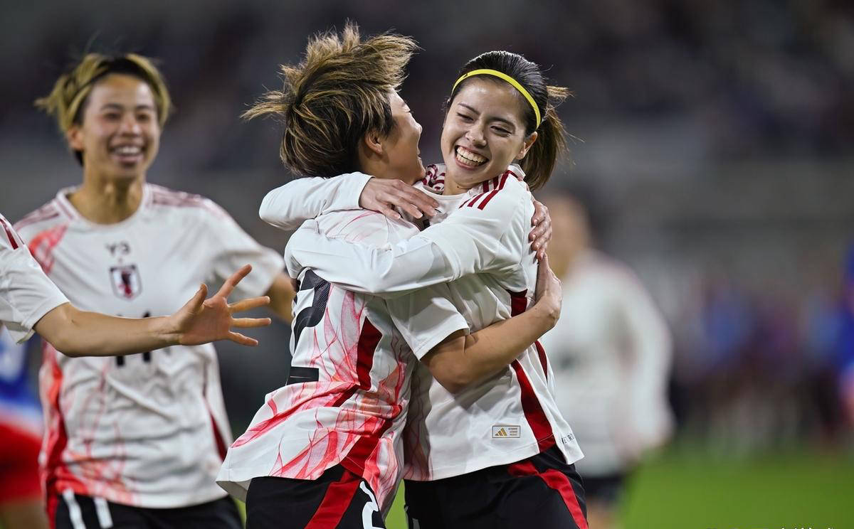 包含东亚杯-补时险失球女足0-0日本无缘冠军的词条