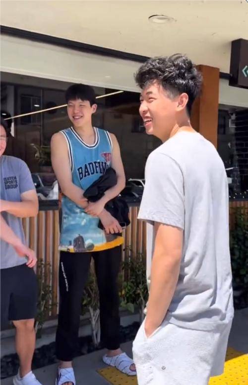 去年新秀二阵中锋今日面对杨瀚森11投仅1中(杨瀚森能否成为顶级中锋)