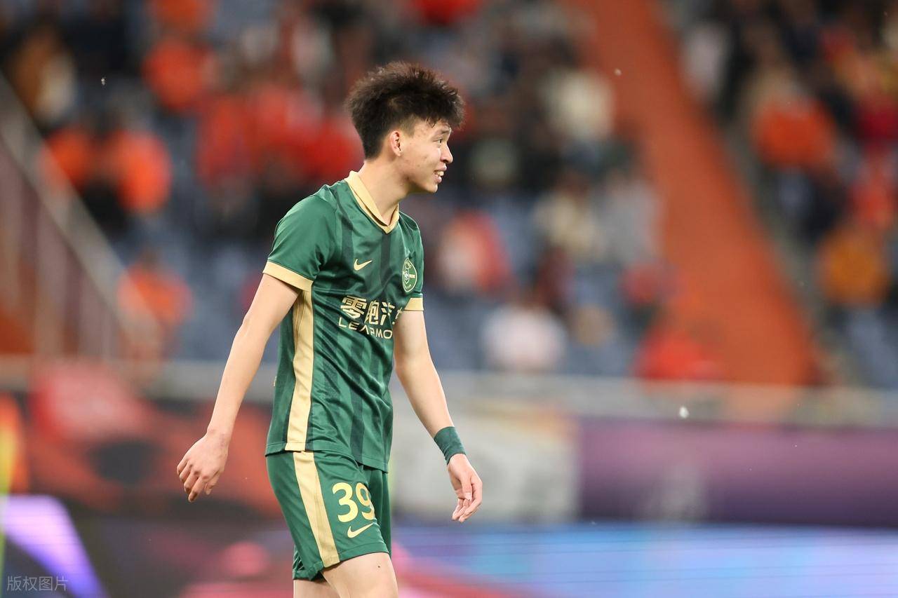 包含国足东亚杯第一队长浮出水面久尔杰维奇钦点不是颜骏凌和韦世豪的词条