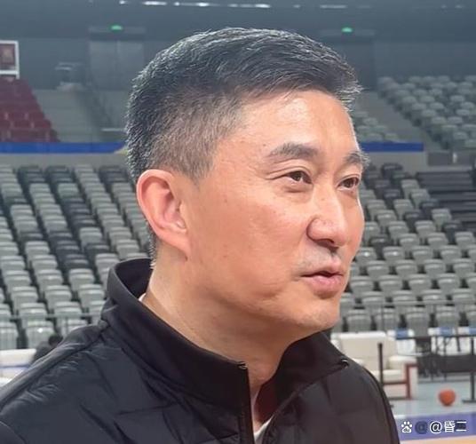 朱正赛后发文：我突破时伤到肩膀教练只是想保护我(朱正廷家里着火了)