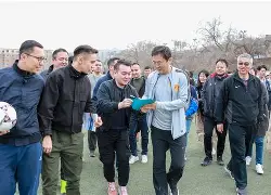半岛体育-包含47岁孙继海当选大连市足协副主席的词条