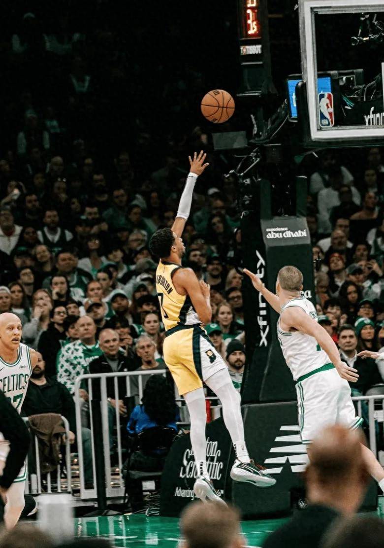 NBA-哈利伯顿右跟腱撕裂总决赛带伤作战(詹姆斯哈登跟腱)