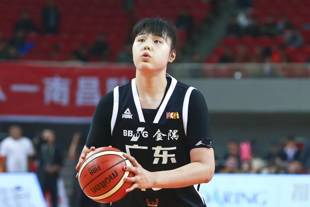 关于转会飞翼后首秀！李月汝2分2板2助正负值+9的信息