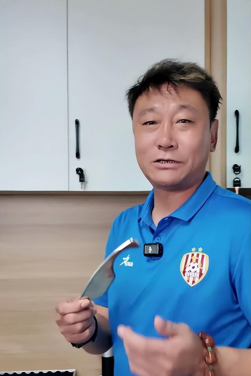 20年前，那个让那英甘愿“未婚生子”的前国脚高峰，如今过得怎样的简单介绍