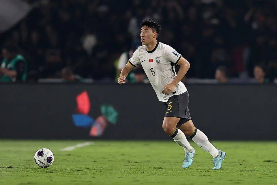 国足20分钟0-2落后韩国！朱辰杰冒顶，朱玟奎无人盯防轻松破门(国足朱雀)