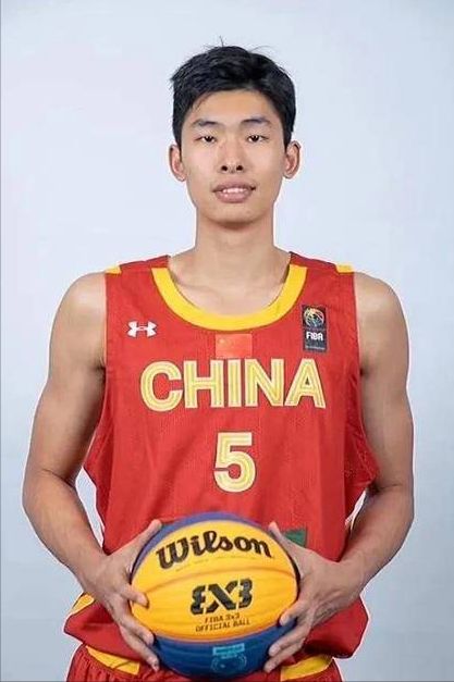 徐杰18+7+6广东逆转广州邹阳21分福建胜四川的简单介绍