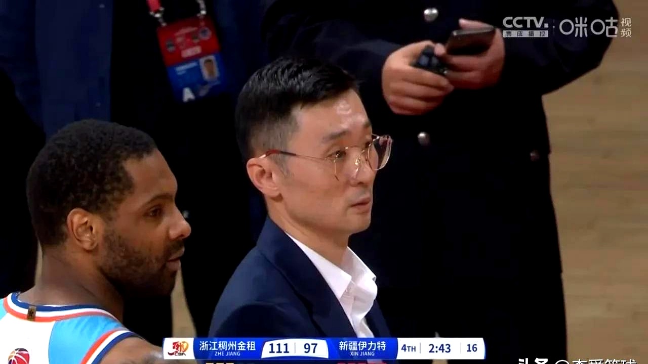 山东队遭遇困境，教练组紧急召开会议的简单介绍