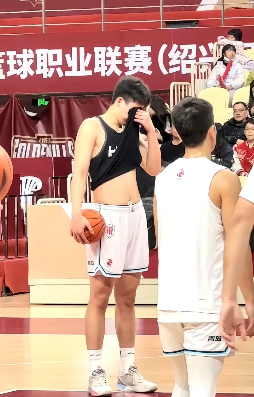 美媒晒杨瀚森约基奇夏联对比:除篮板外杨瀚森全面领先的简单介绍